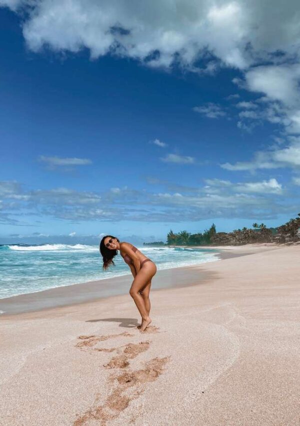 Fun afternoon in Oahu's North Shore, with amazing white sand and blue water